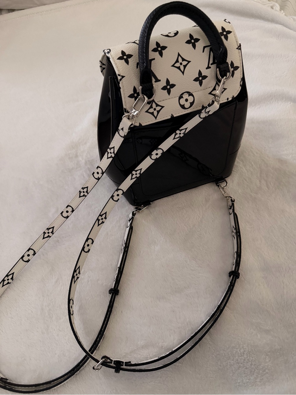 Louis Vuitton Black & White Monogram Vernis Hot Springs Backpack - Picture 4 of 12